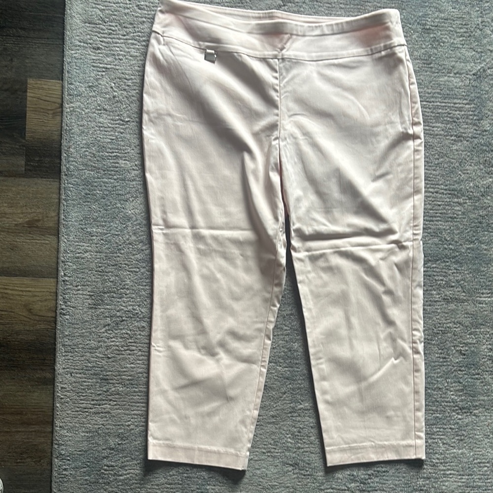 Size 16 Alfani Light Pink Cropped Pants- Never worn